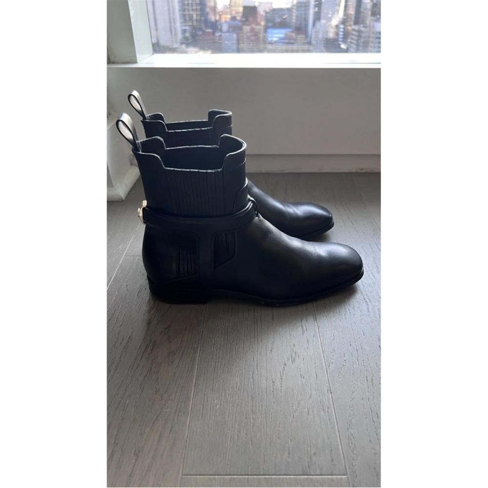 Dior Elegant Black Leather boots booties